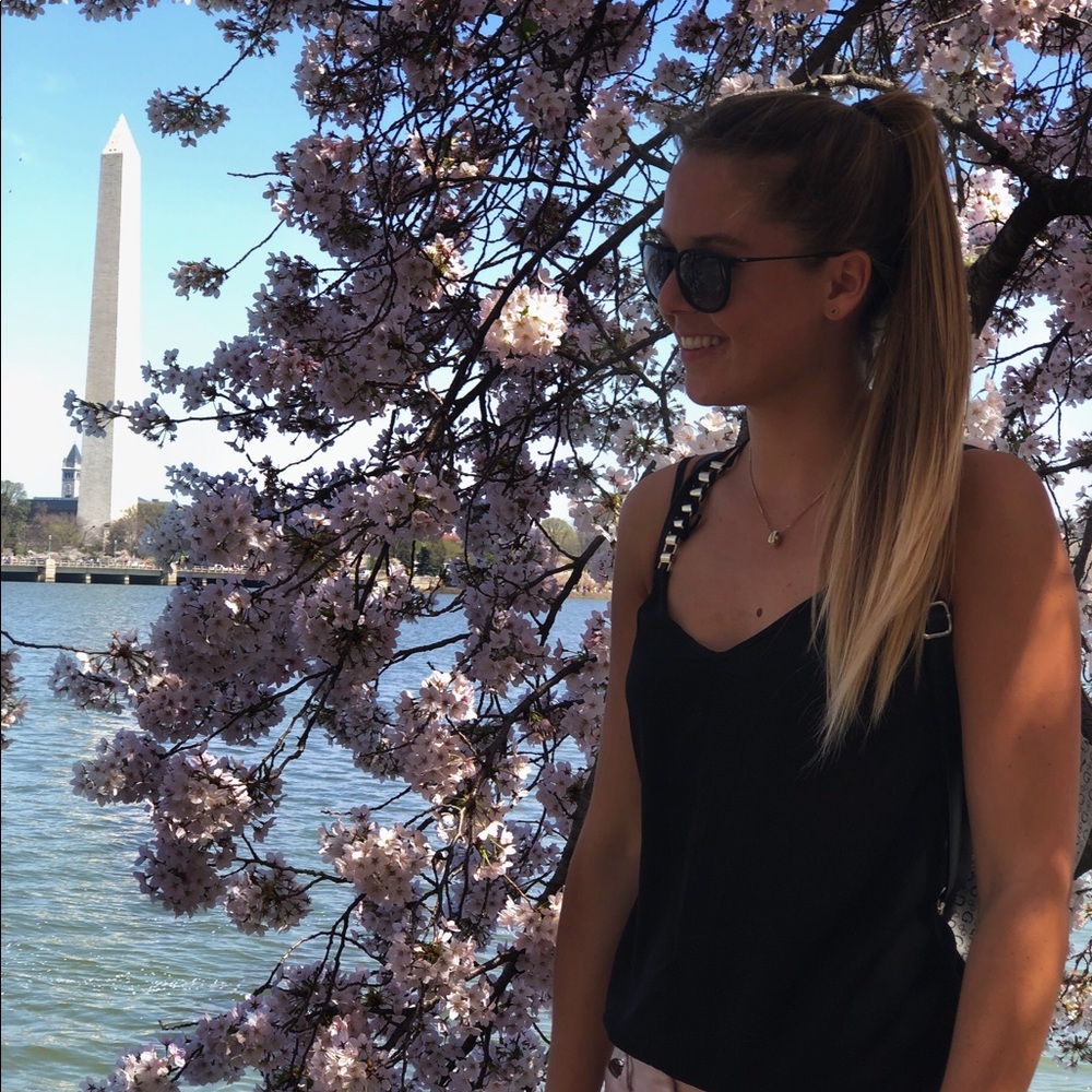 Meet your Posher, Laura